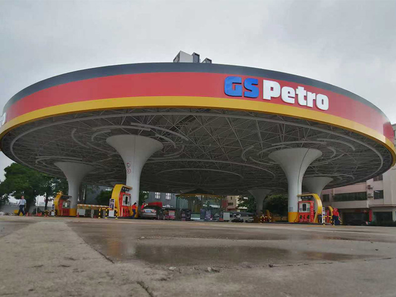 Installation de la station-service Gaosheng Petroleum (2)