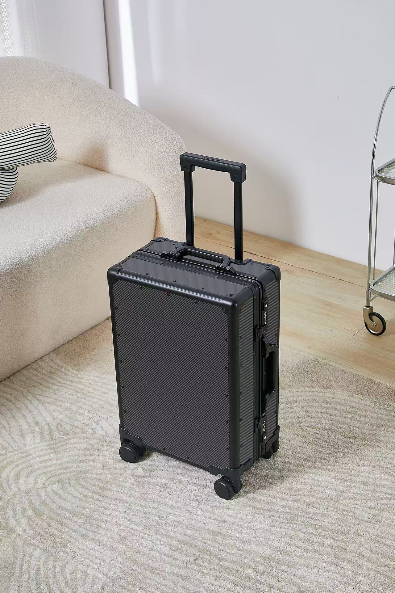 Carbon Fiber Luggage: Redefining Travel Convenience and Durability