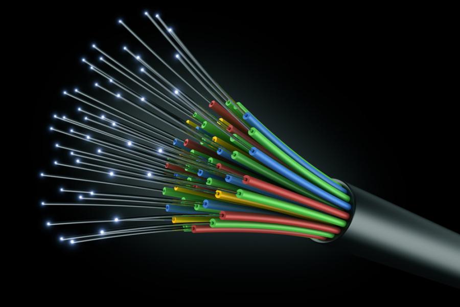 ¿Cuáles son los componentes del cable óptico?