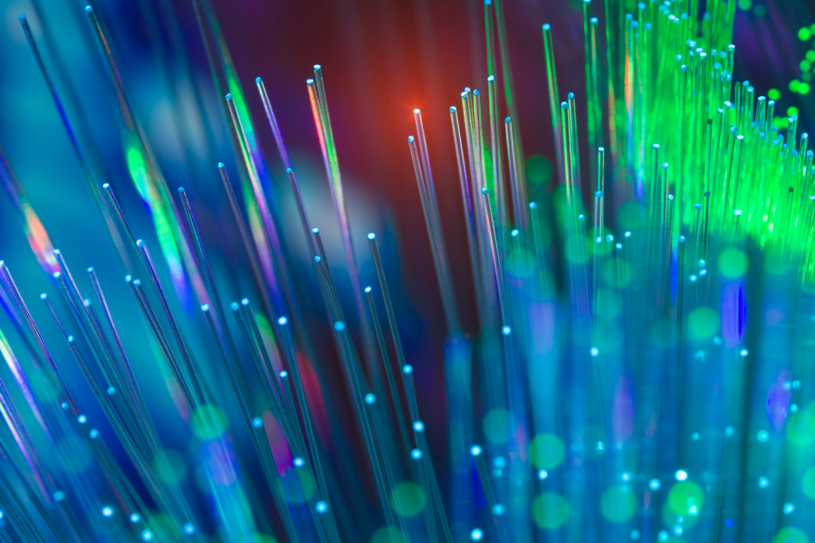 Al realizar el cableado, ¿bajo qué circunstancias se debe usar una fibra mono...