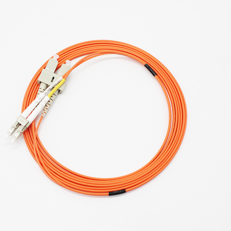 Cordón de remiendo multi del modo del puente dúplex de la fibra del 1M 3M 5M 10M LC al SC Upc