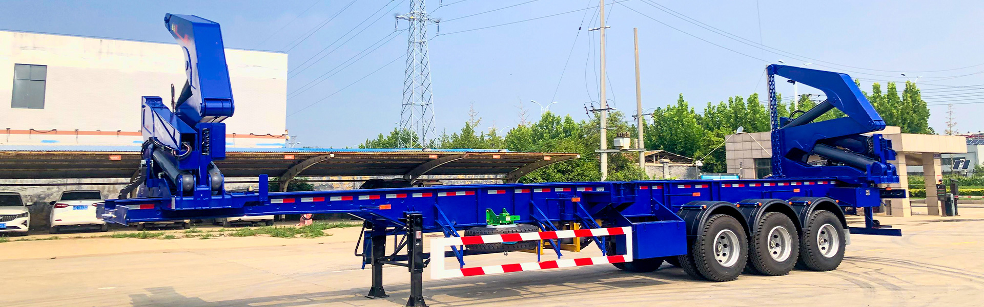 Semirimorchio con gru laterale