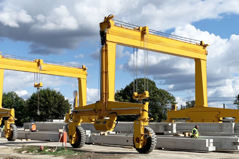 Grue monopoutre sur pneus (2)