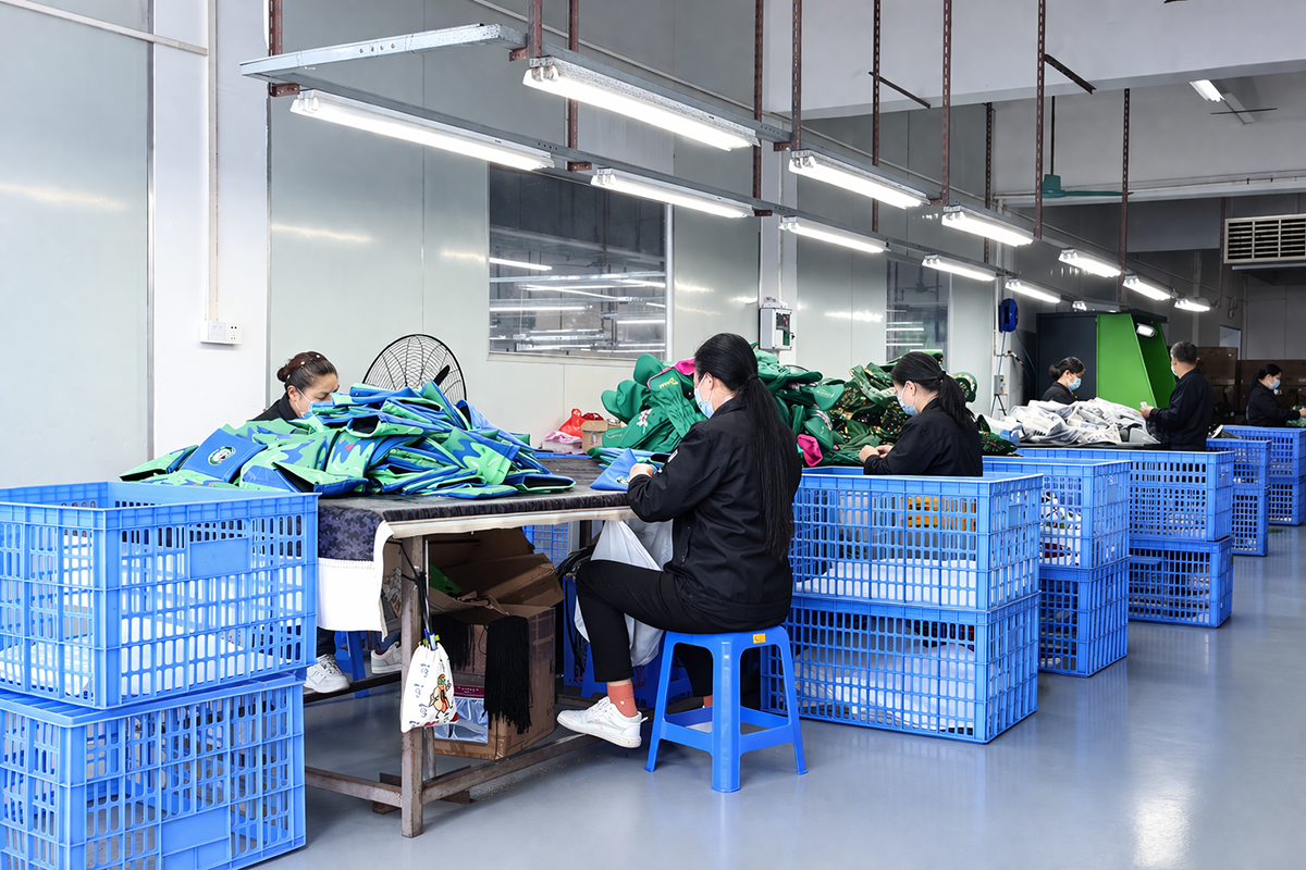 golf-headcovers-production-quality-control-factory-inspection-oem.webp