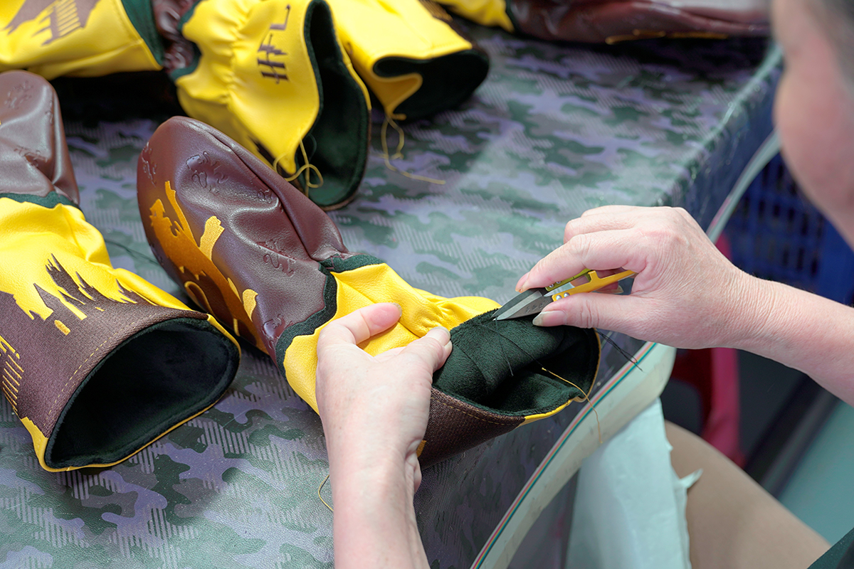 golf-head-cover-quality-inspection.webp