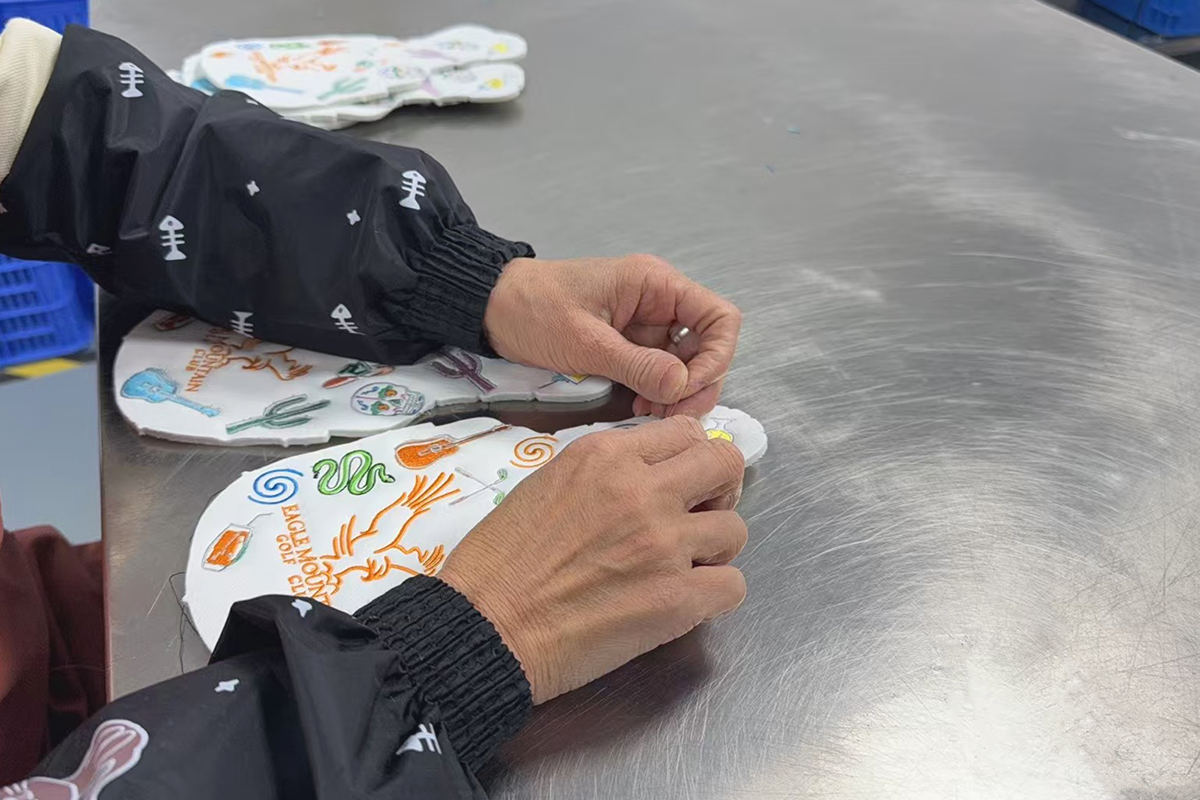 golf-headcover-quality-control-inspection.webp