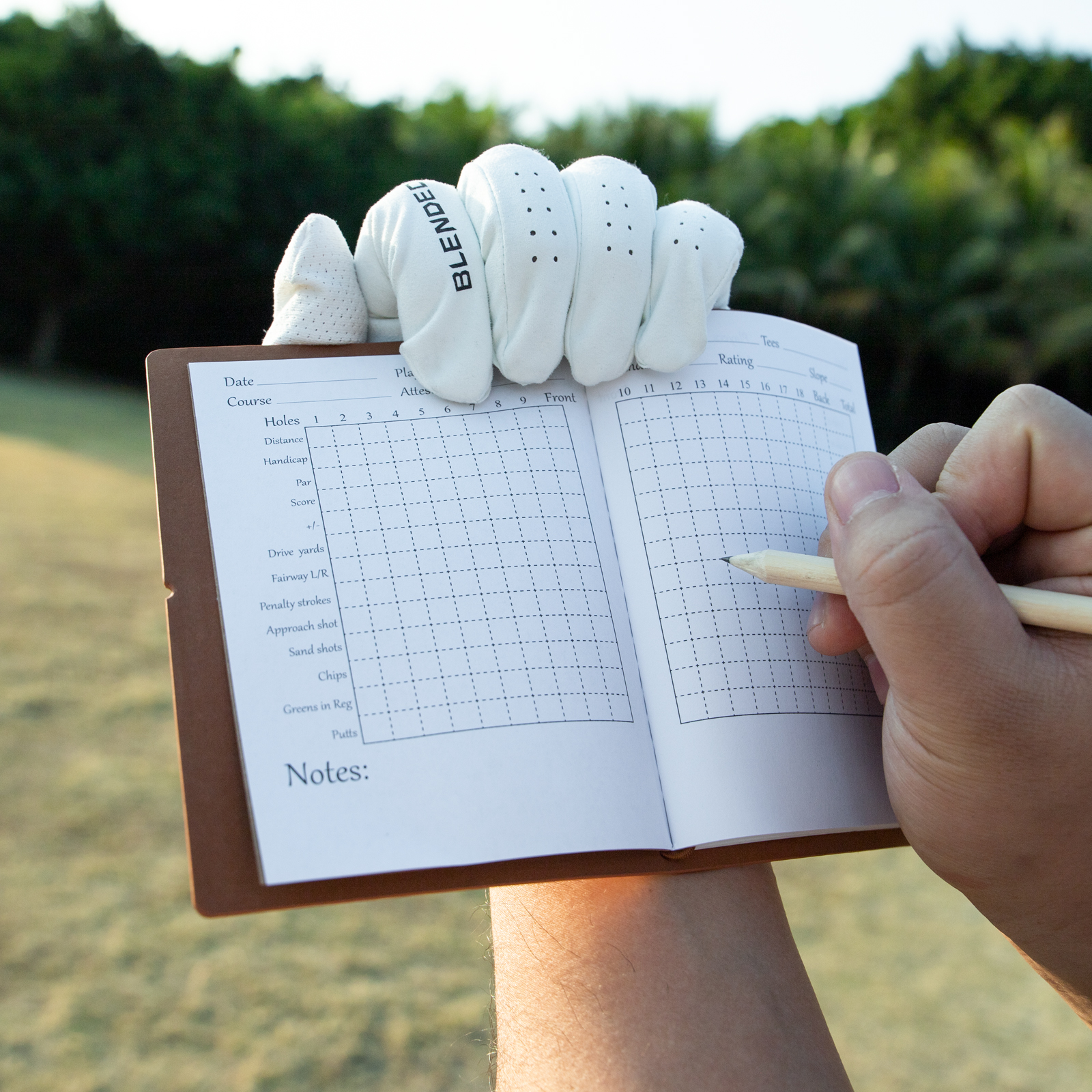 premium-leather-golf-yardage-book-holder (6).jpg