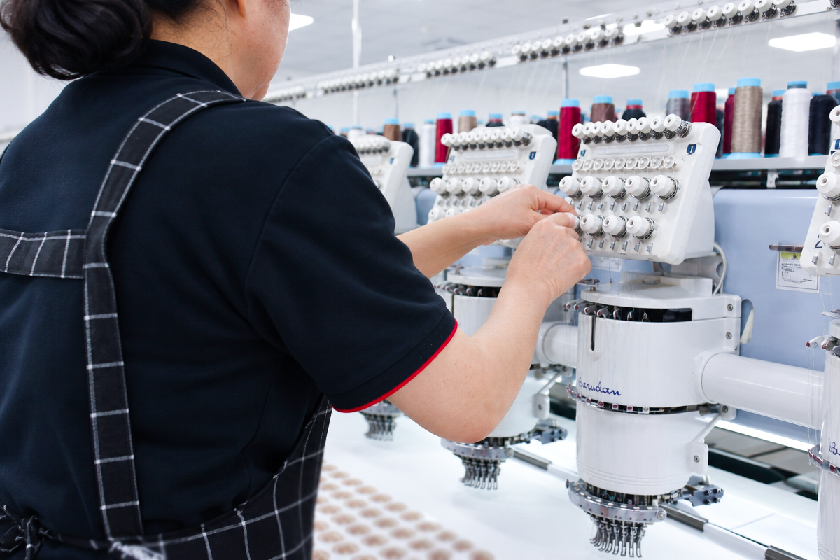embroidery-tension-calibration-multineedle-machine.webp