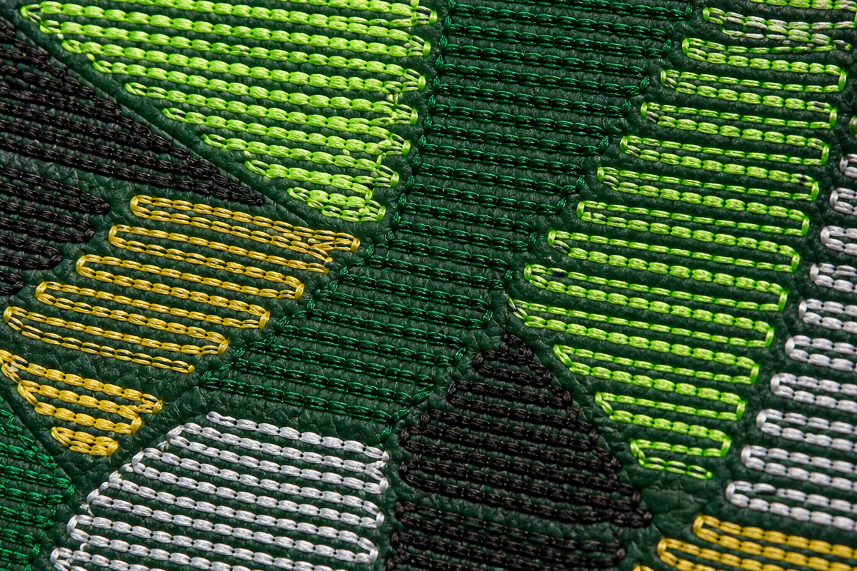 headcover-embroidery-backing-stitch-inspection.webp