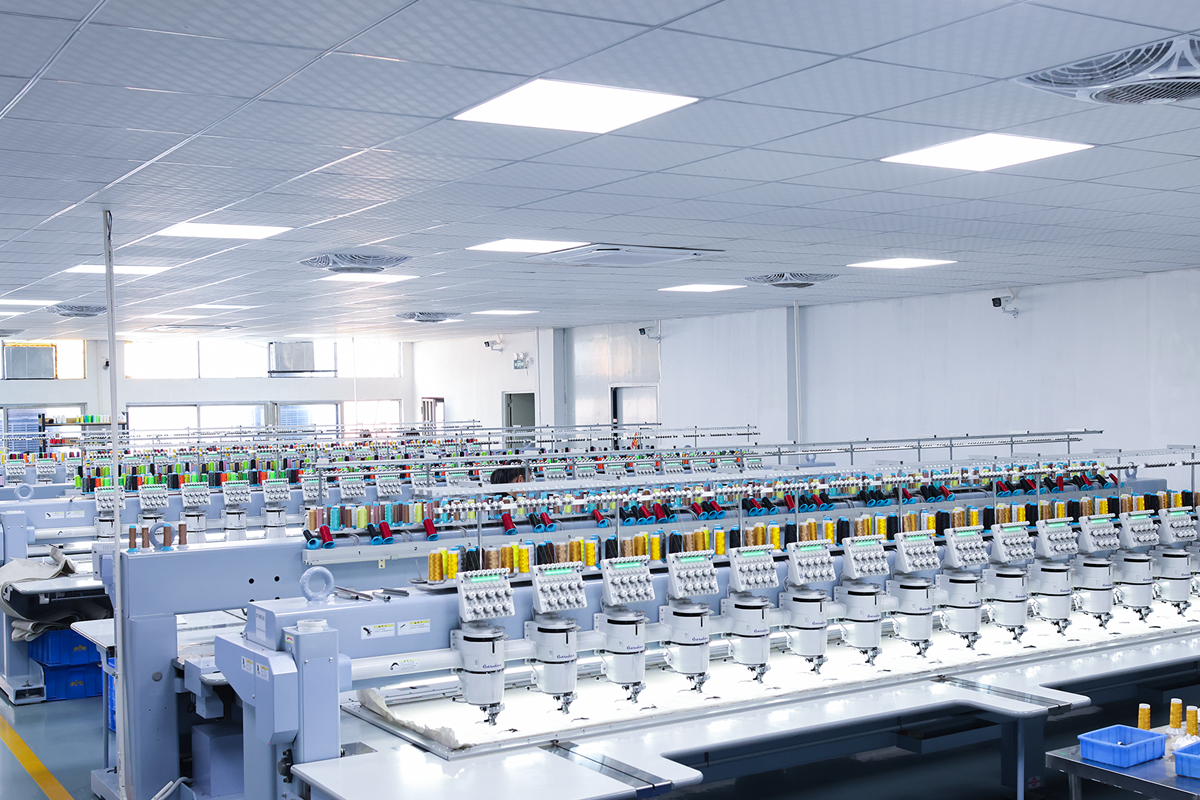 multi-head-embroidery-production-line-golf.webp