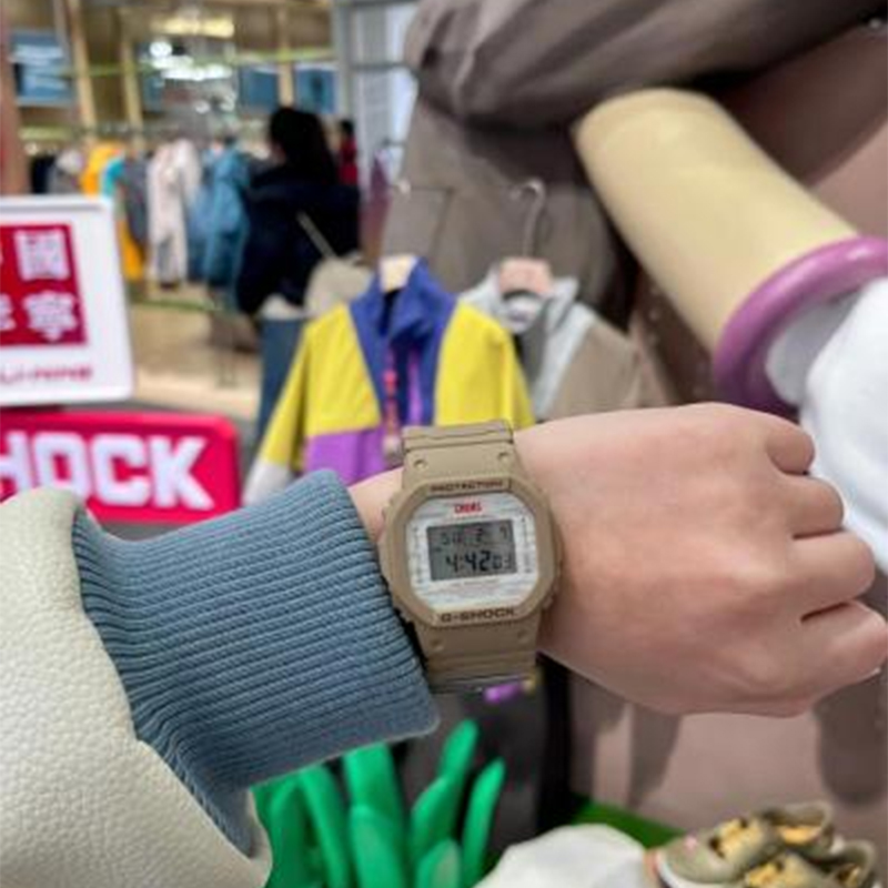 Why do millennials regain the mechanical aesthetics of wristwatches?