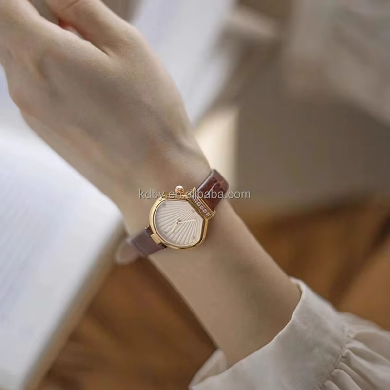 New Vintage Luxury Shell Shape Wristwatch (9)