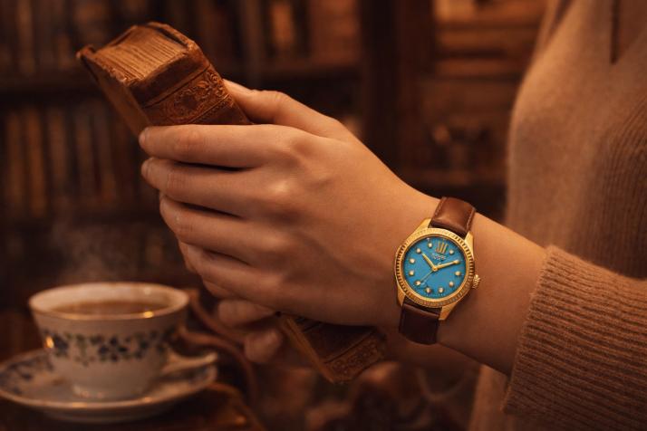 How the Right Watch Transforms a Woman’s Look.jpg