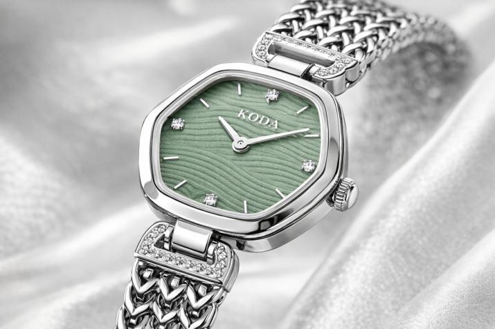 How the Right Watch Transforms a Woman’s Look2.jpg