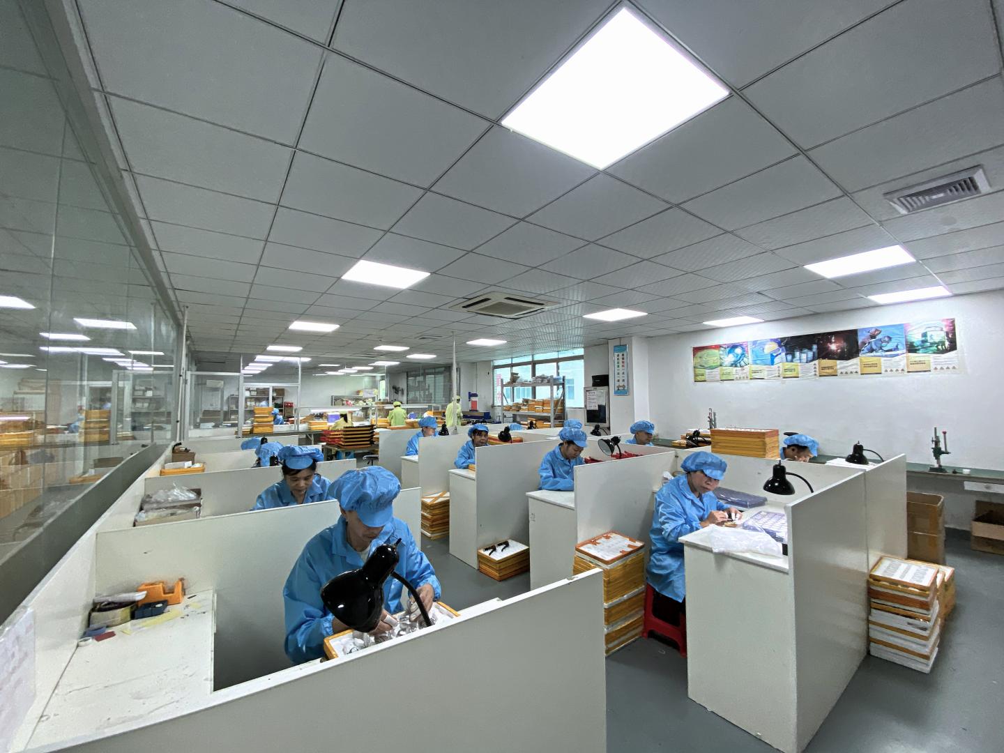 Ai thực sự sản xuất đồng hồ ở Trung Quốc?