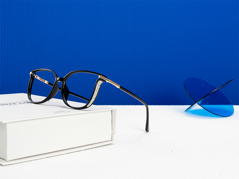 Blue light glasses: modern people's eye protection artifacts?
