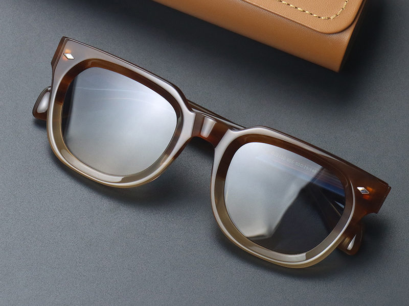 We focus on lightweight and hypoallergenic acetate fibers to ensure comfort and peace of mind for people wearing them all day long.