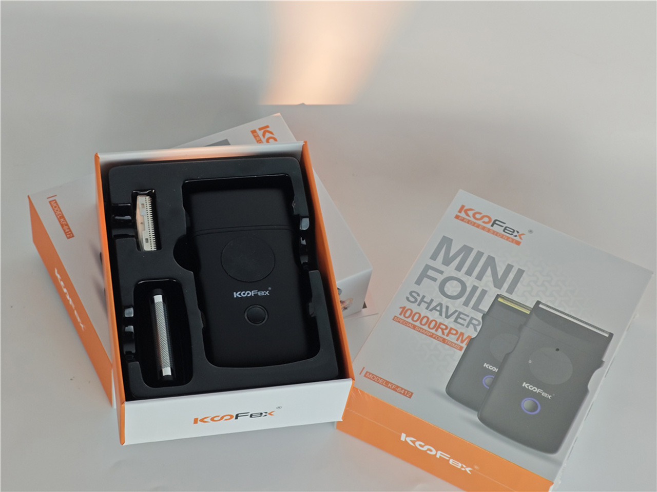 The KooFex KF-6412 Mini Foil Shaver is a premium cordless grooming tool engineered for precision (7)