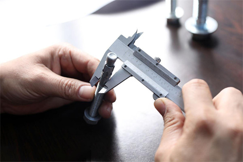 Titanium Bolts Dimension Measurement