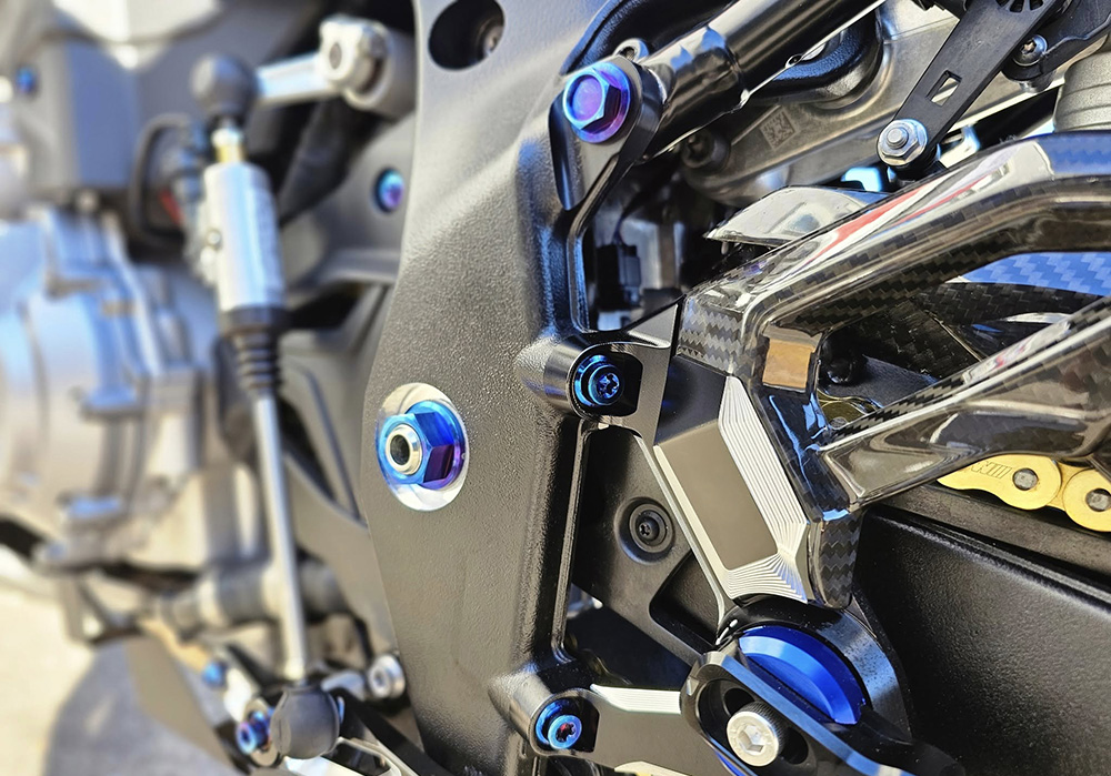 titanium-fastener-lightweight.jpg