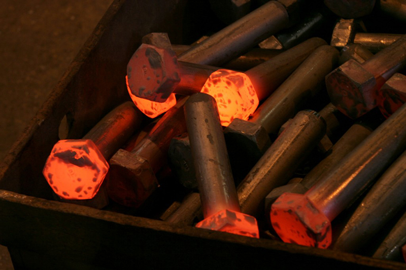 processus de forgeage à chaud d'un boulon en titane.jpg