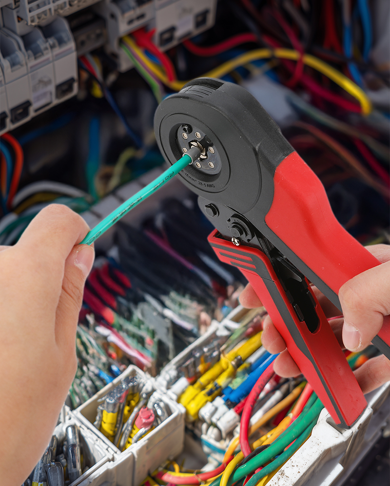 金属圧着工具とは何か？そして、最適なものを選ぶにはどうすればよいか？