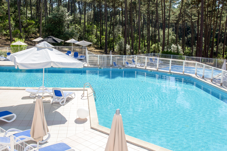 Swimming-Pools-&-Spas
