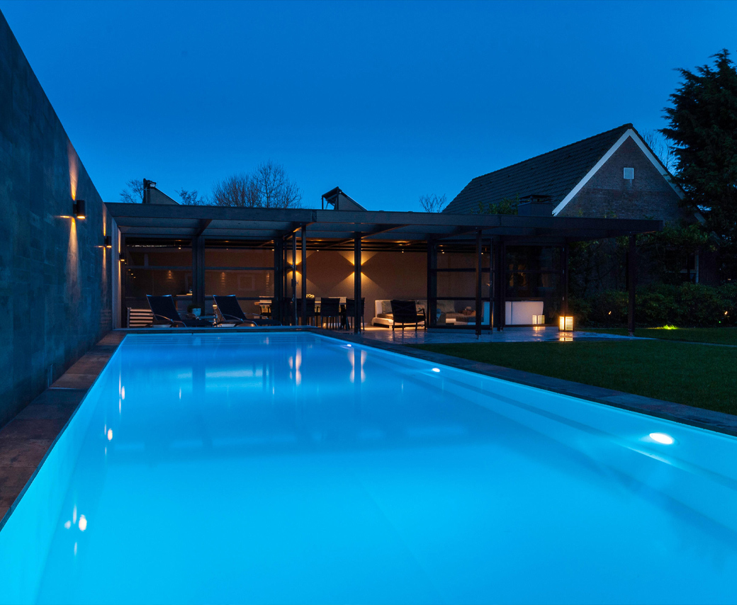 Smart Connectivity: Cloud-Controlled Robotic Cleaners for Optimized Pool Service Efficiency