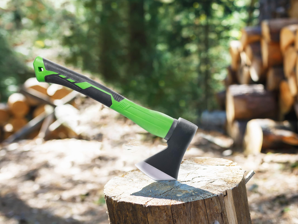 How to use an axe correctly and stay injury - free?