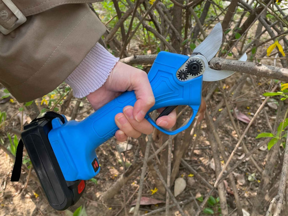 How to select the right electric pruning shear for you?