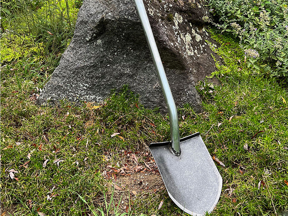 How Do Shovel Weight and Design Affect Users?