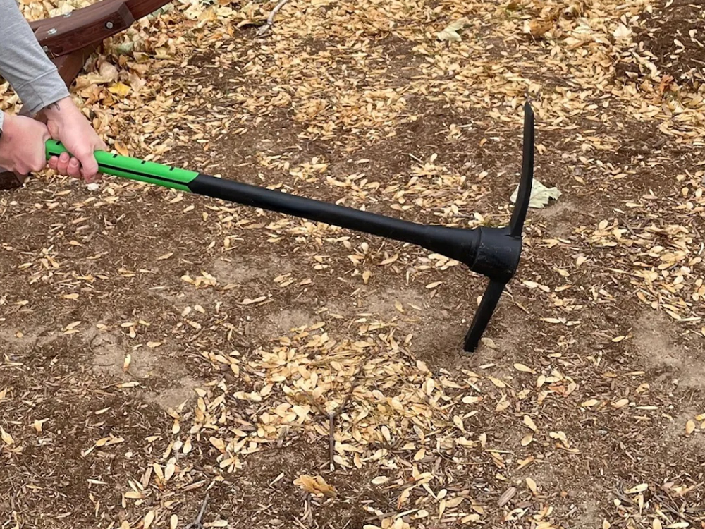 What's the difference between a pickaxe and a mattock?