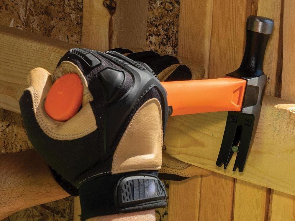 What are the two types of claw hammers?