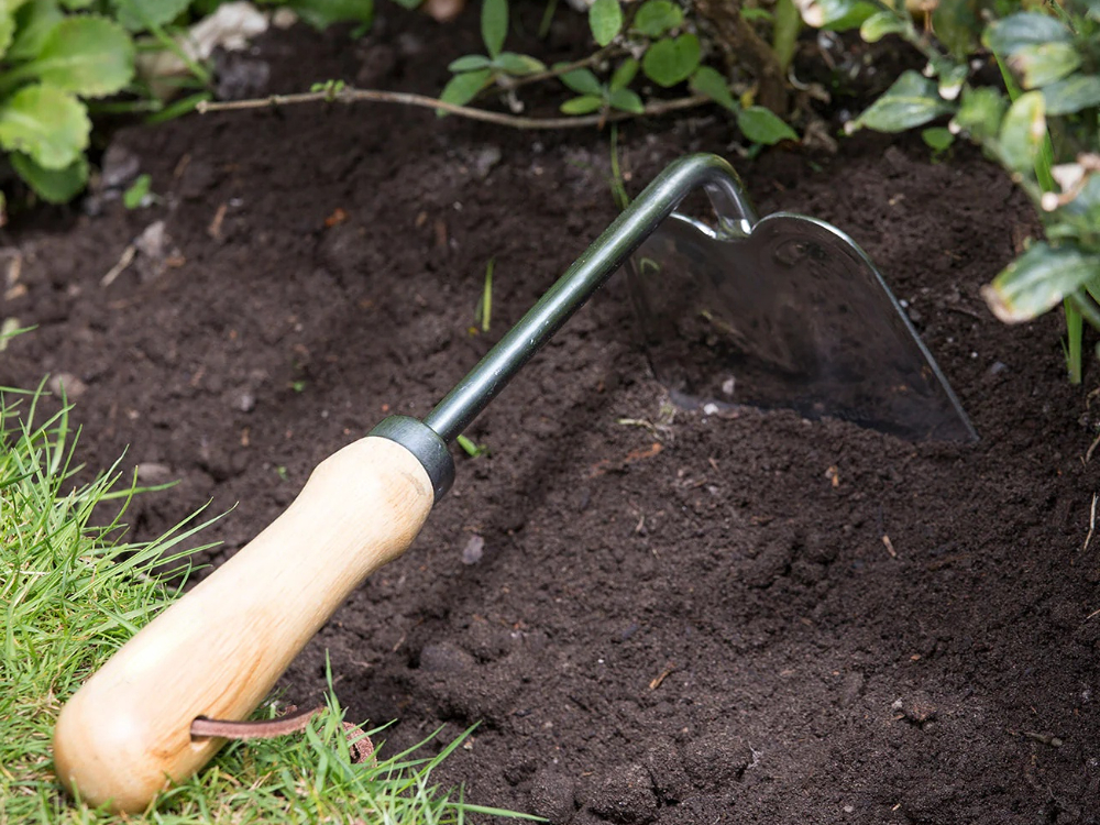 What is the best hoe for a garden?