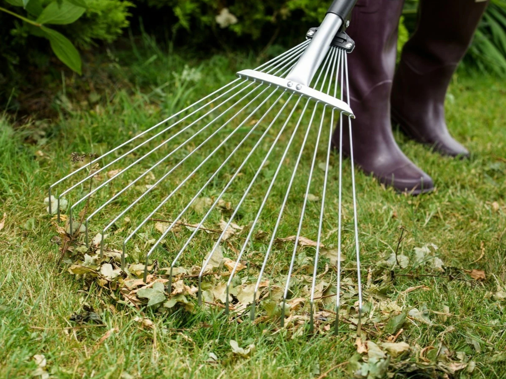 Are steel or plastic rakes better?