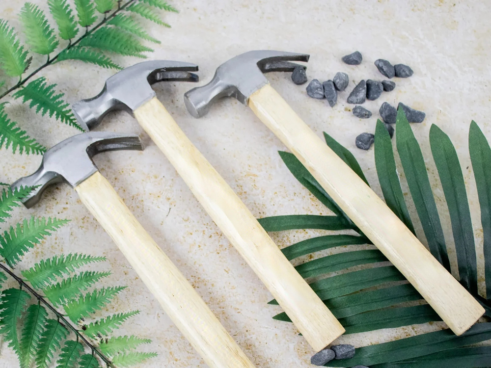 What is the difference between a claw hammer and a general hammer?