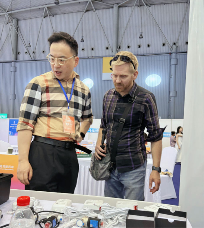 2XINHAOSI 參加第五屆中國西部跨境電商博覽會，加速拓展全球市場.jpg