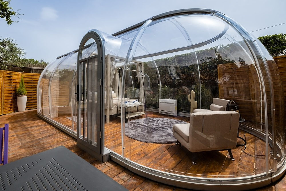 Clear Oval Dome with Polycarbonate Panels Redefining Flexible Outdoor Accommodation in Italy (2)