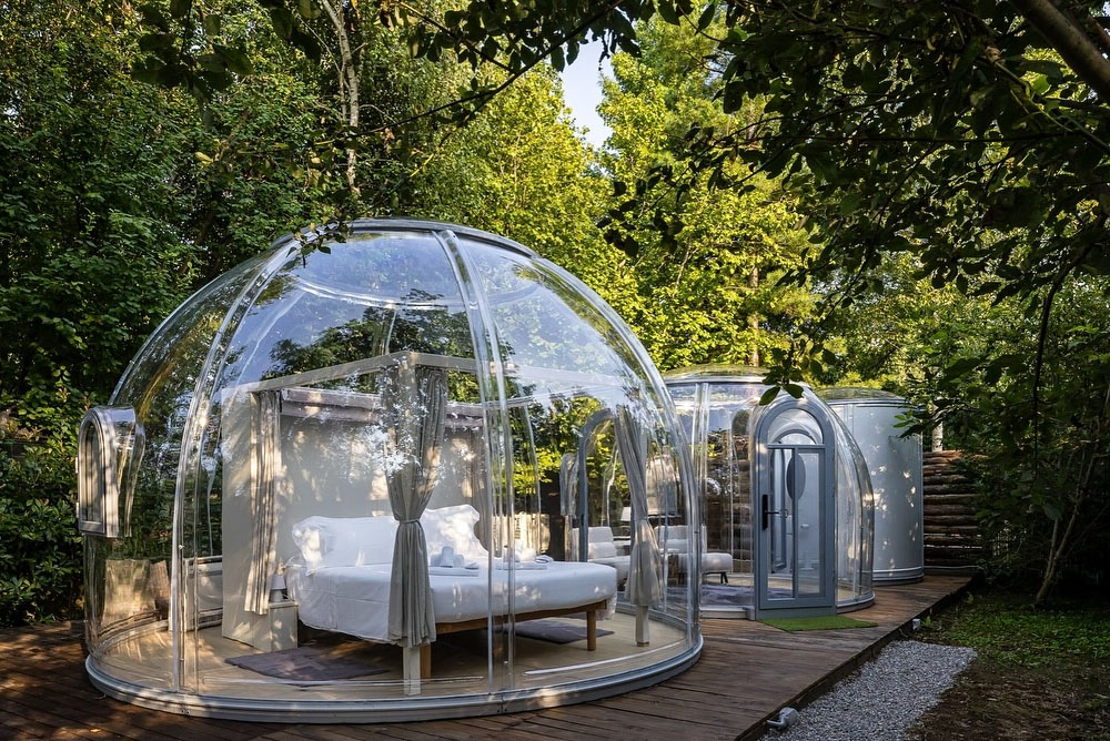 Clear Oval Dome with Polycarbonate Panels Redefining Flexible Outdoor Accommodation in Italy (4)
