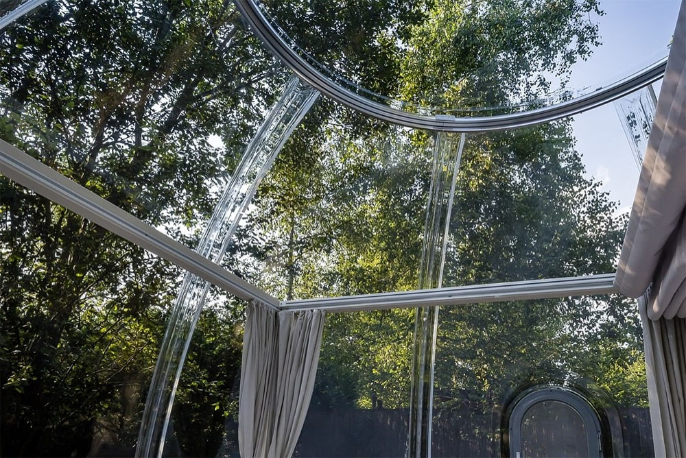 Clear Oval Dome with Polycarbonate Panels Redefining Flexible Outdoor Accommodation in Italy (5)