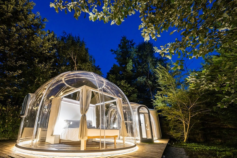 Clear Oval Dome with Polycarbonate Panels Redefining Flexible Outdoor Accommodation in Italy (6)