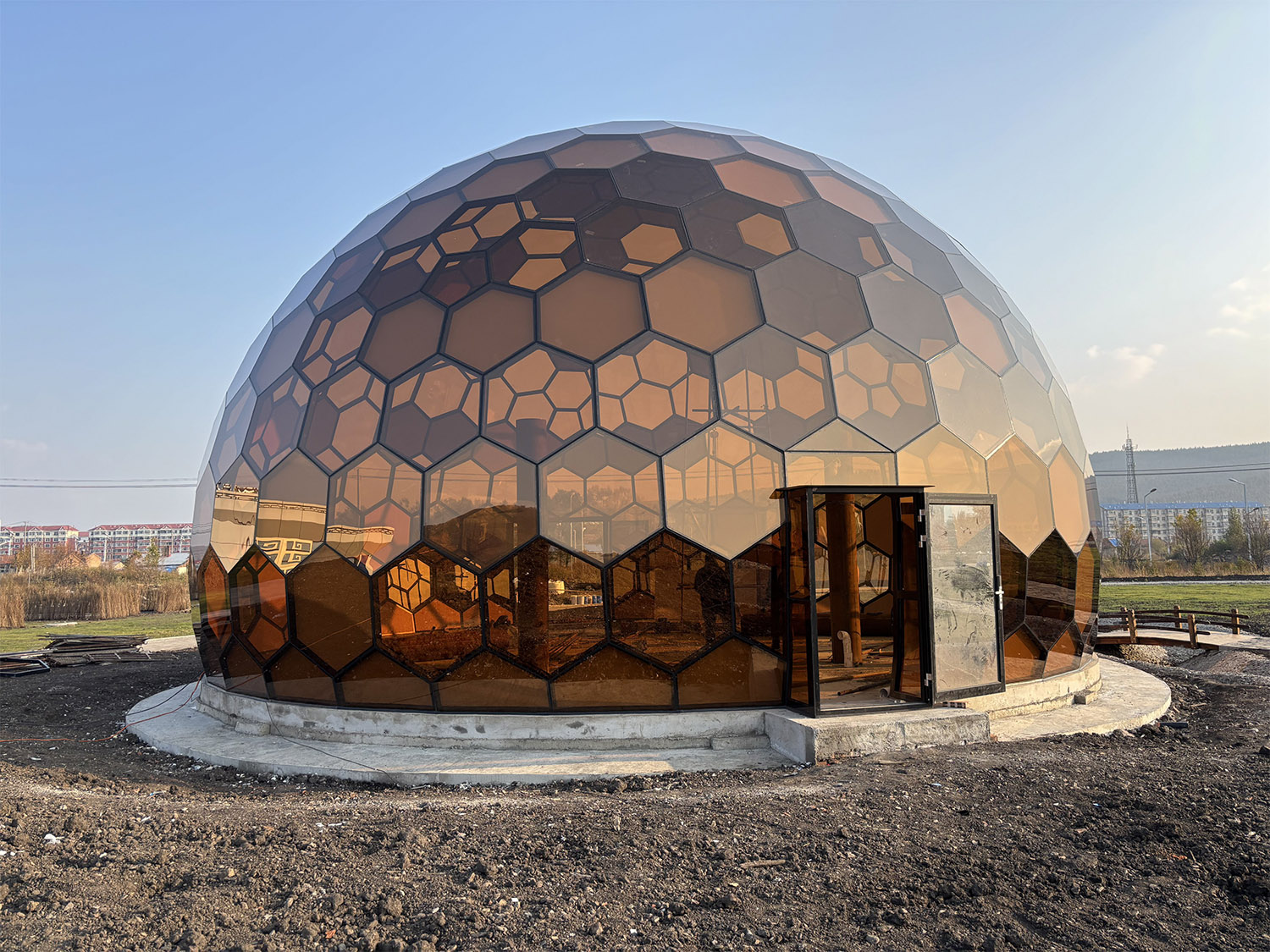 Customized 15-Meter Diameter Brown Glass Starry Sky Room (2)