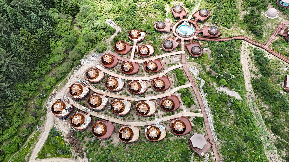Customized Luxury Glamping Experience with Diamond and Sapphire Series Glass Dome Igloo for Glamping (4)