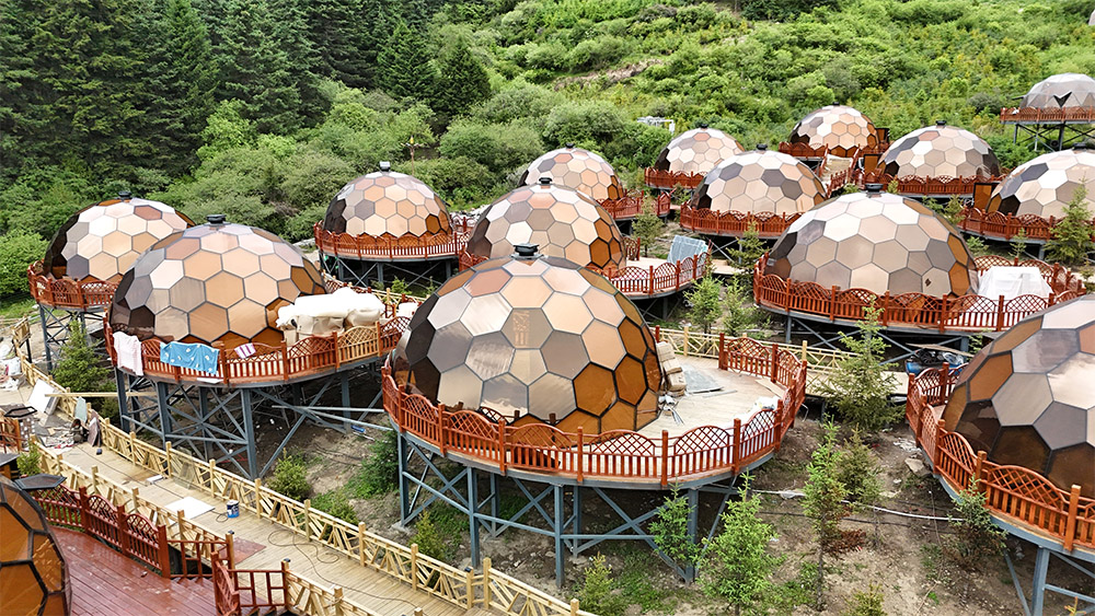 Customized Luxury Glamping Experience with Diamond and Sapphire Series Glass Dome Igloo for Glamping (5)