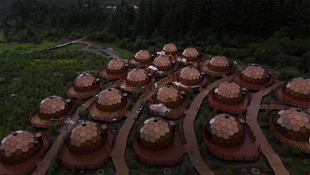 Customized Luxury Glamping Experience with Diamond and Sapphire Series Glass Dome Igloo for Glamping (6)
