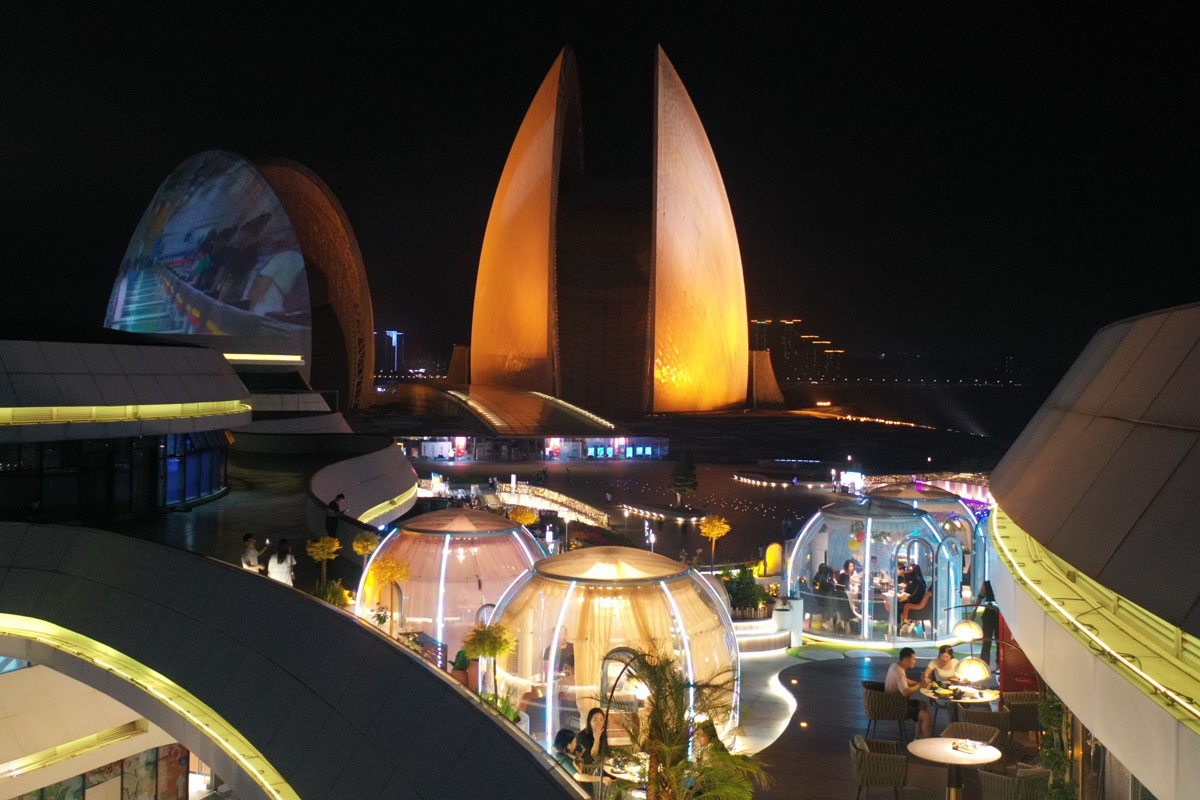 Luxury Igloo Dining Dome House A Premier D...