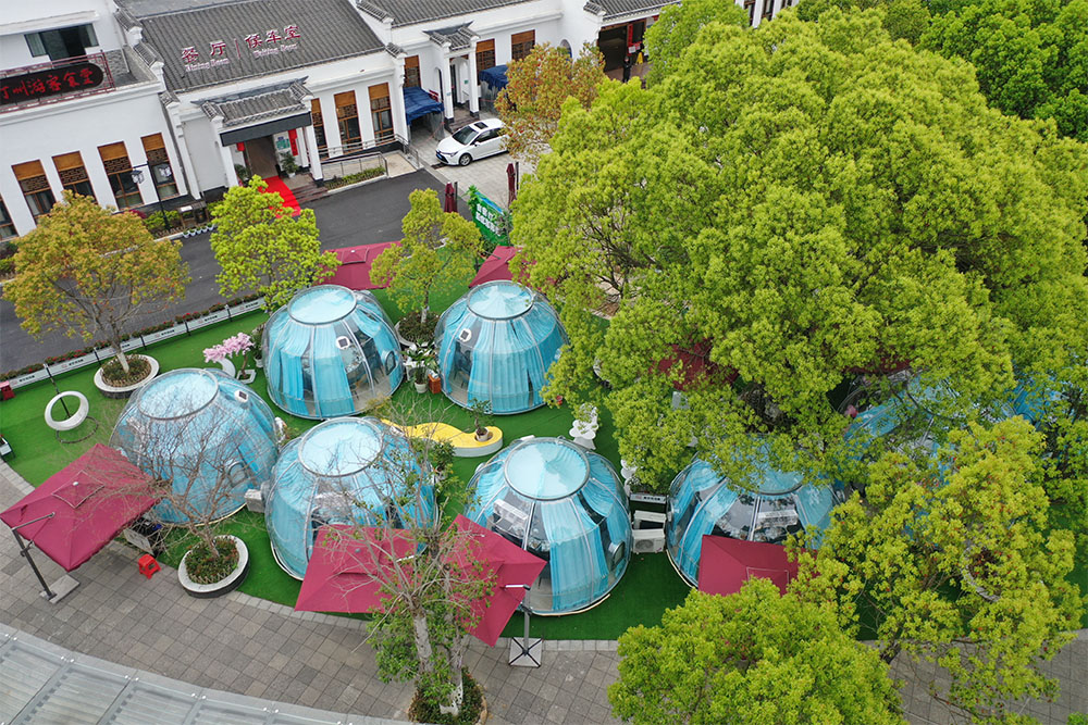 Outdoor Clear Plastic Dining Domes Redefining Family Gatherings in the Heart of Shanghai (1)