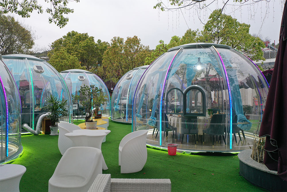 Outdoor Clear Plastic Dining Domes Redefining Family Gatherings in the Heart of Shanghai (2)