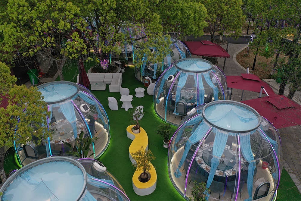Outdoor Clear Plastic Dining Domes Redefining Family Gatherings in the Heart of Shanghai (3)