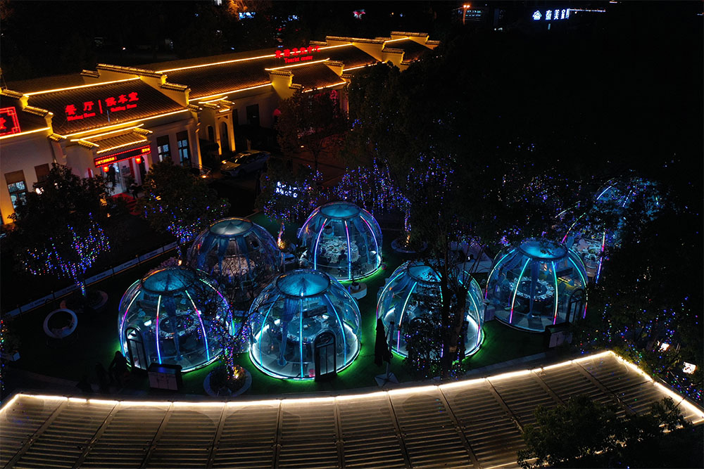 Outdoor Clear Plastic Dining Domes Redefining Family Gatherings in the Heart of Shanghai (7)
